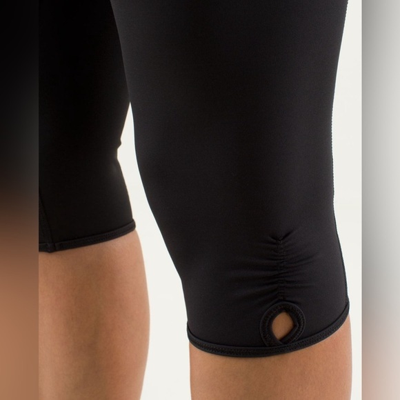 Lululemon Bandha Crop - Picture 4 of 10